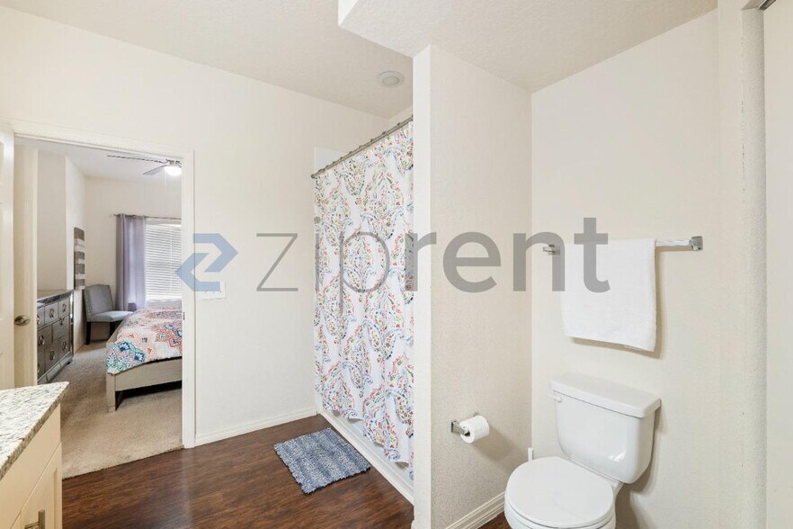 Building Photo - Unit 106