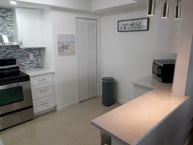 Building Photo - 3800 Galt Ocean Dr