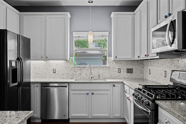 Building Photo - 2310 Sweet Clover Dr