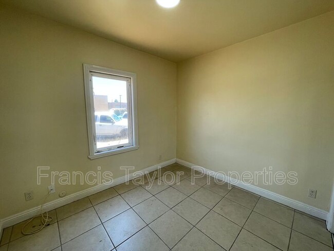 Building Photo - 741 S Escondido Blvd