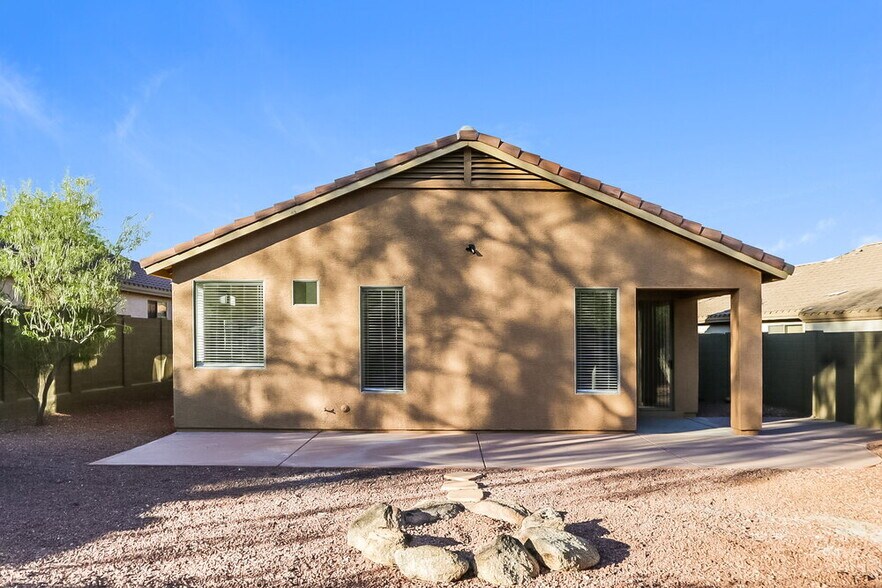 Building Photo - 41368 N Yorktown Trail