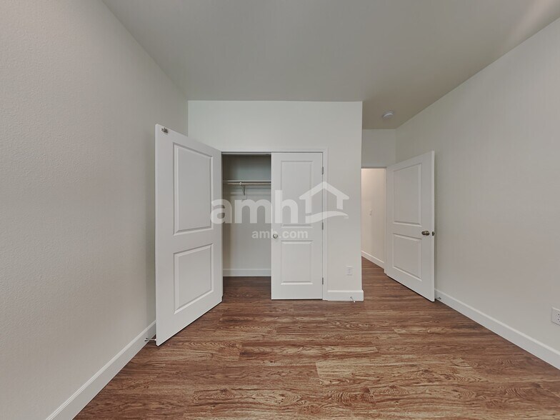 Building Photo - 4743 Tree Swing St
