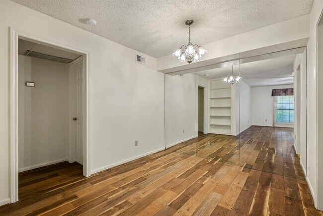 Building Photo - 1311 Antoine Dr