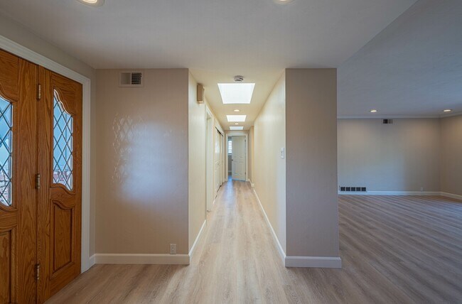 Building Photo - 509 Manor Dr