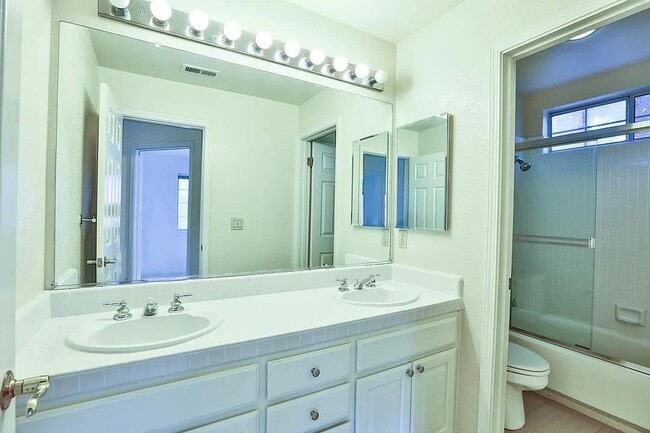 Building Photo - 510 Porpoise Bay Terrace