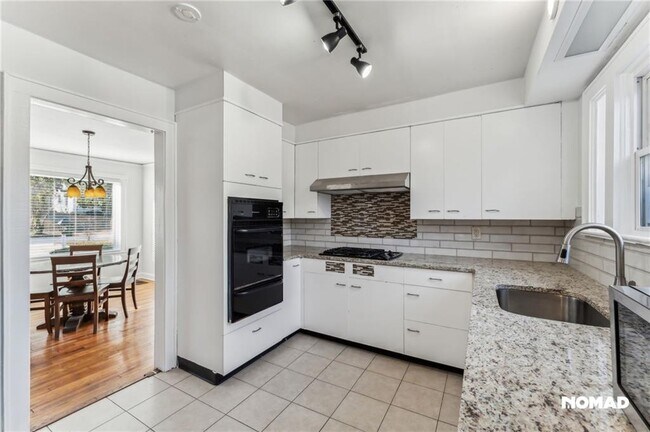 Building Photo - 1143 Fountain Dr SW
