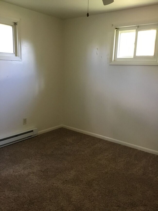 Building Photo - 1729-1733 MANOR RIDGE DRIVE