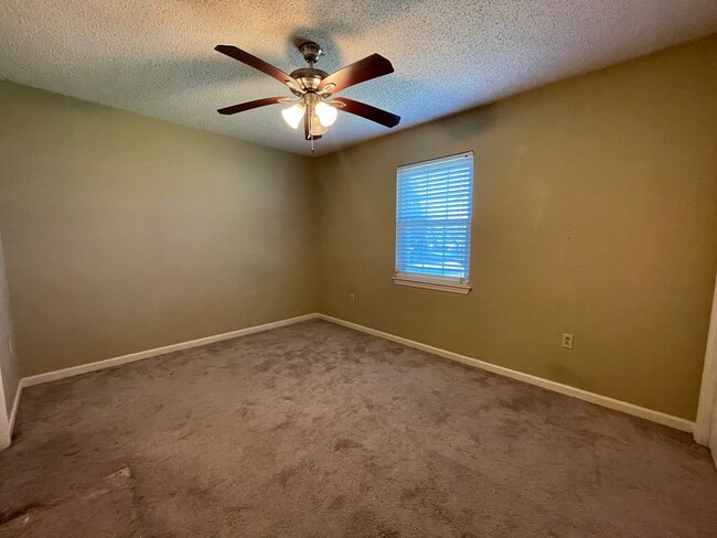 Building Photo - Condo: Jefferson Towne