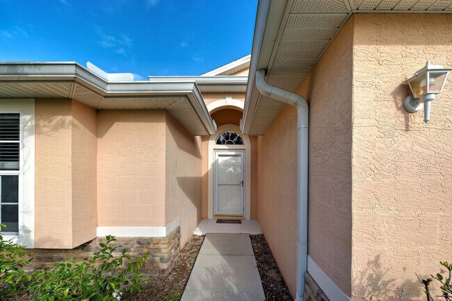 Building Photo - 2134 Boxwood St