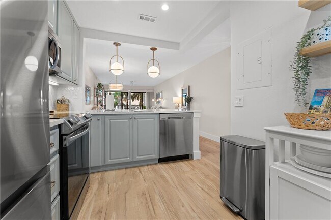 Building Photo - 6287 Bahia Del Mar Cir N