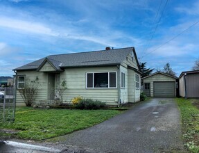 Building Photo - 3 Bedroom 1.5 Bath House