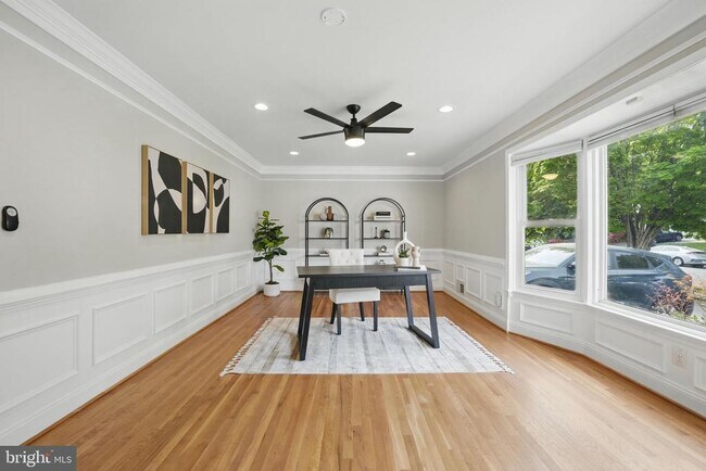 Building Photo - 8121 Briar Creek Dr