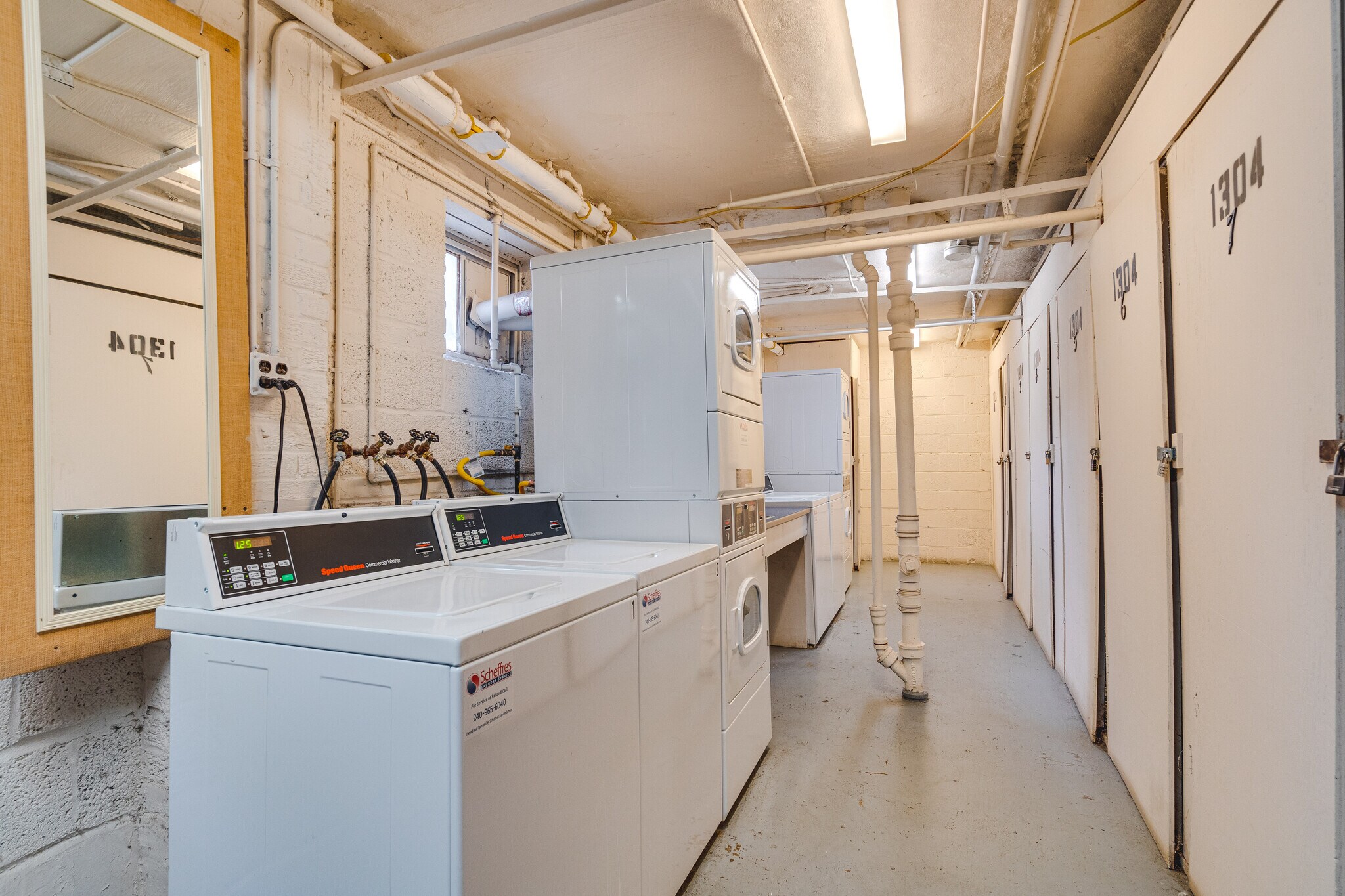 On-site laundry facilities - 1304 N Meade St