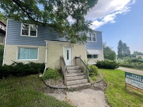 Building Photo - Spacious 3 bedroom, 1 bath duplex located in South Moorhead.