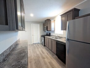 Building Photo - 630 Oregon St