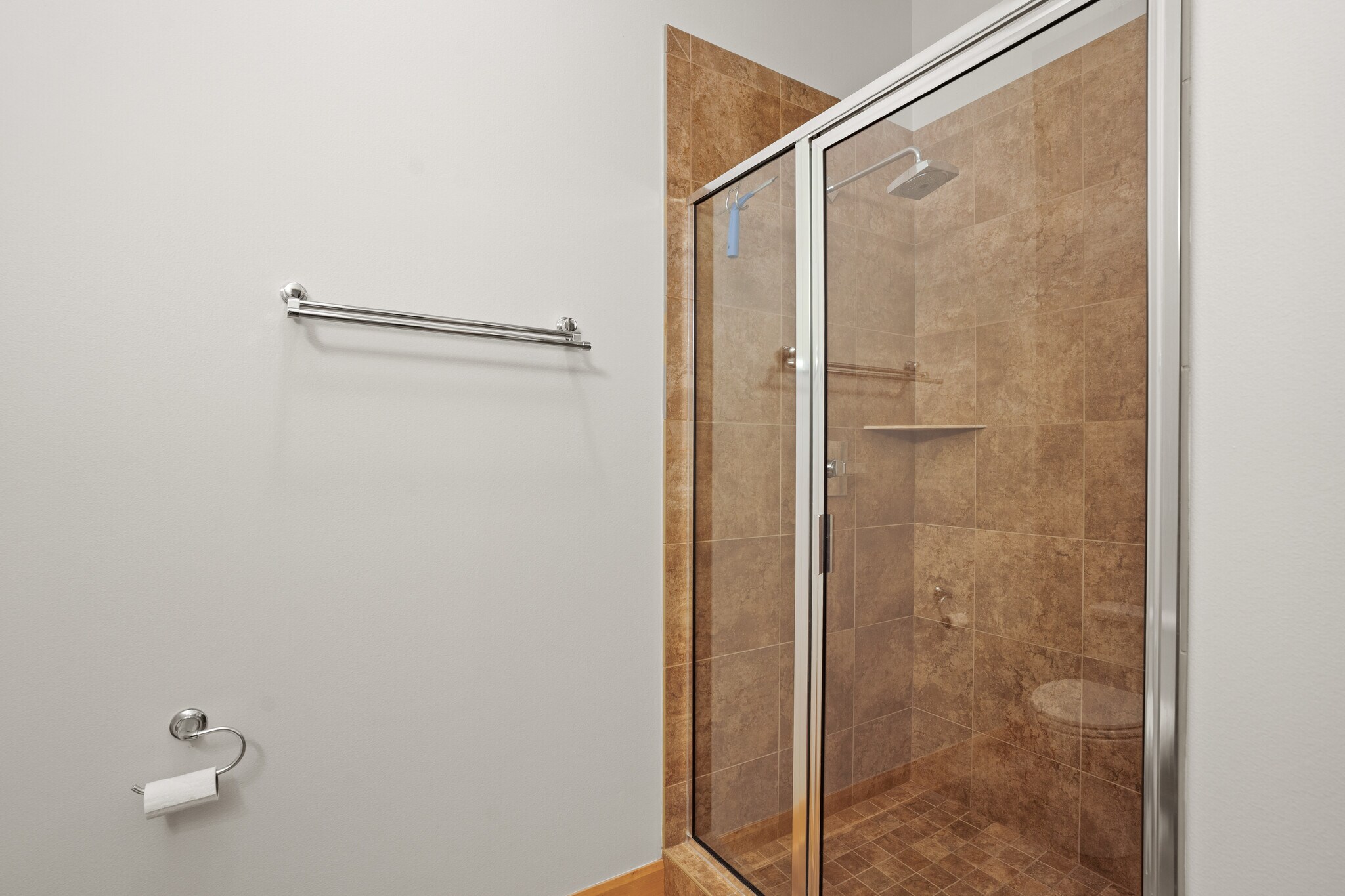 Walk-in Shower - 1111 N Marshall St