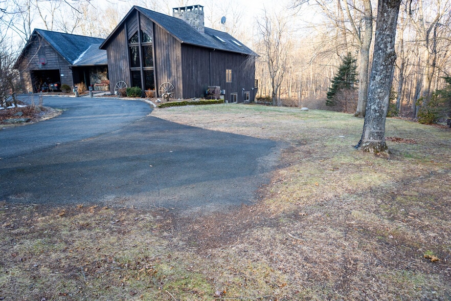 Building Photo - 215 Old Newtown Rd