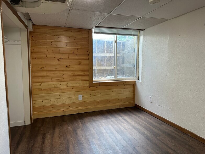 Building Photo - 421 Niagara St