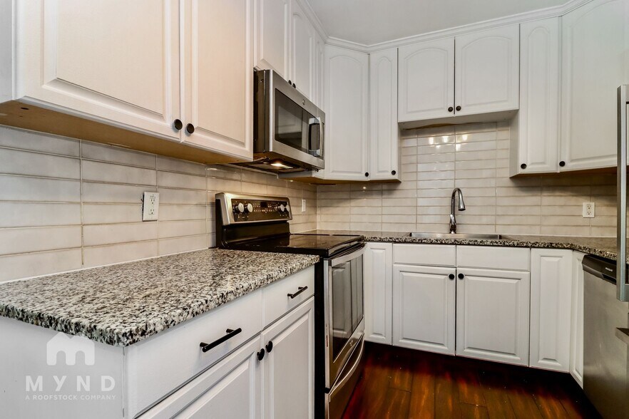 Building Photo - 3301 Yale St N