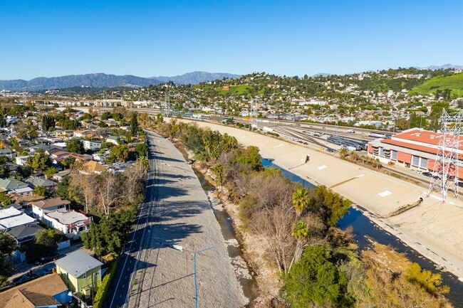 Building Photo - 3 Bedroom Home with Outdoor Space in Frogtown!