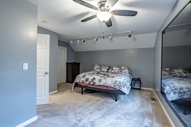 Building Photo - 511 Henry St