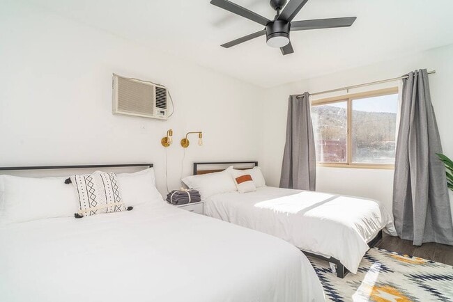 Building Photo - 57405 Navajo Trl