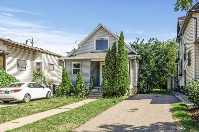 Building Photo - Incredible 5BD/2BA HGTV Remodeled Home nea...