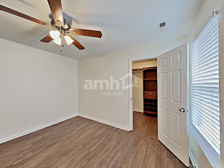 Building Photo - 2117 Ponty Pool Dr