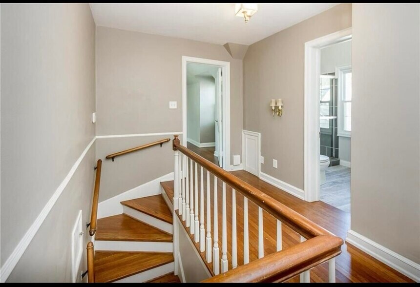 Building Photo - 724 W Gregory Blvd