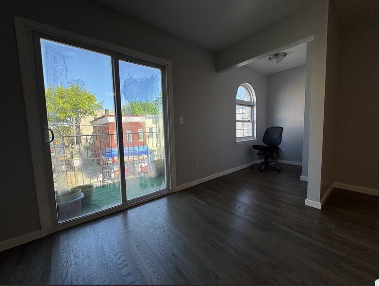 Building Photo - 458 Bergen Ave