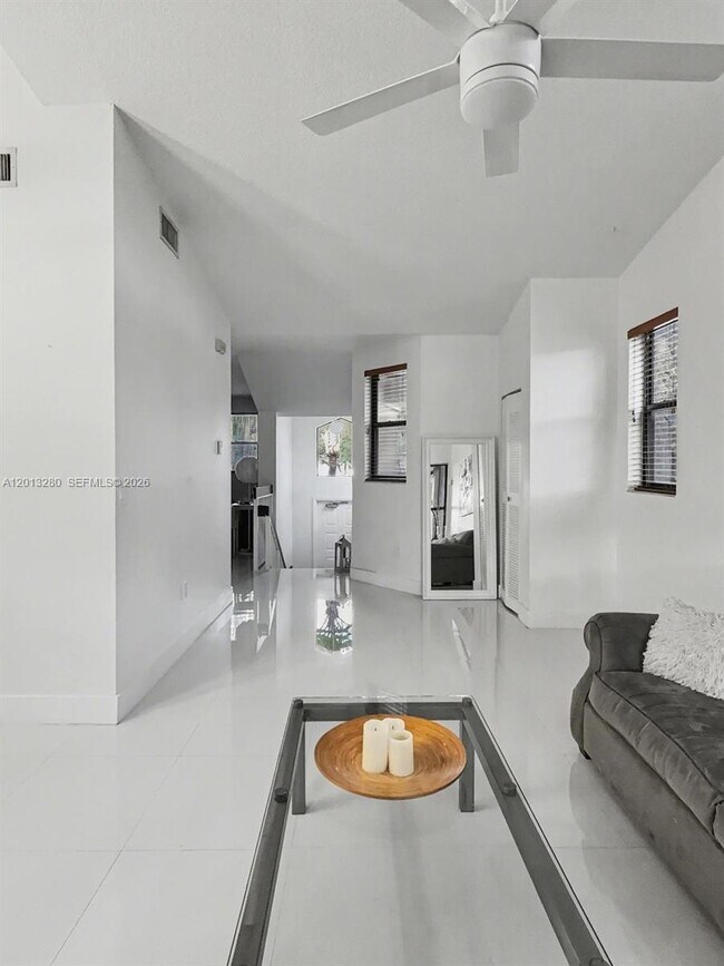 Building Photo - 15533 N Miami Lakeway