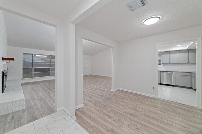 Building Photo - 9910 Kent Towne Ln
