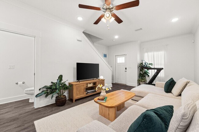 Building Photo - 338 N Sand Palm Rd