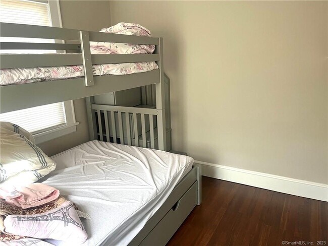 Building Photo - 231 Nichols Ave