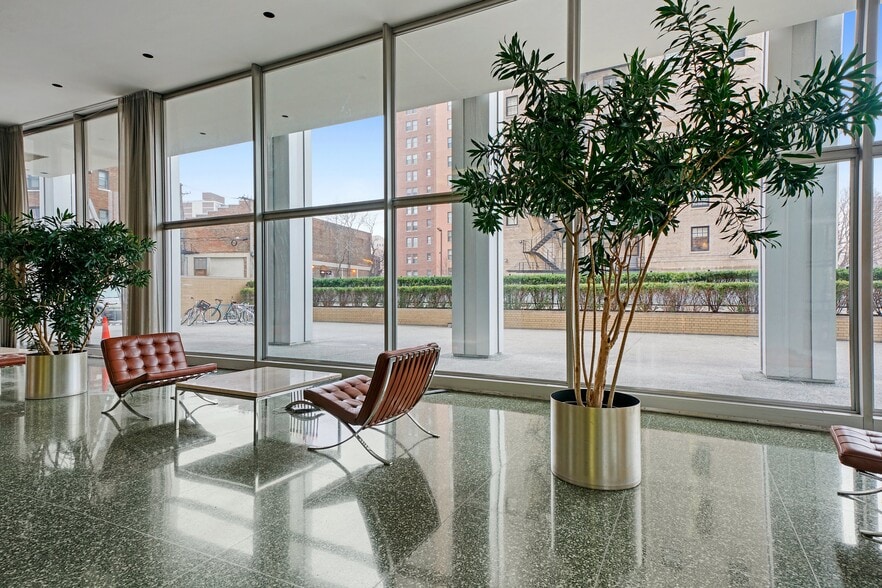 Building Photo - 2400 N Lakeview Ave