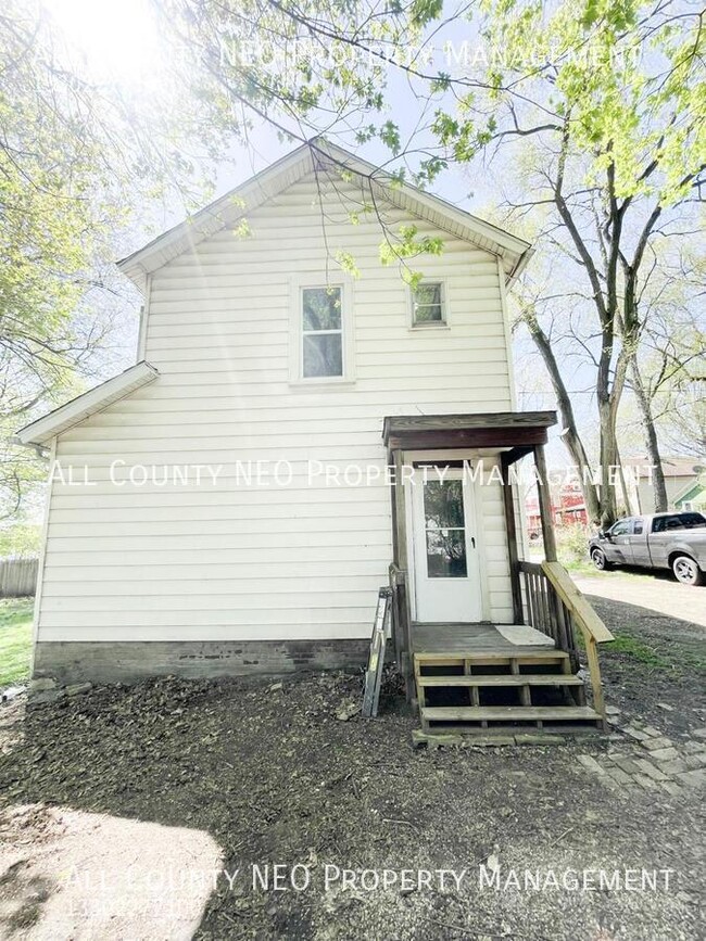 Building Photo - 143 Roswell St