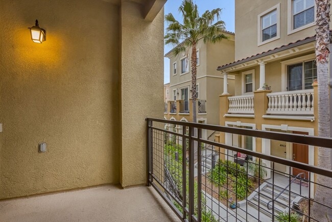Building Photo - Lux 2 Bed 2 Bath Condo at the Spectrum!