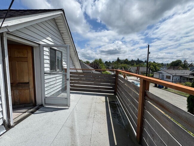 Building Photo - Cozy 4 bed 2 bath home in South Seattle