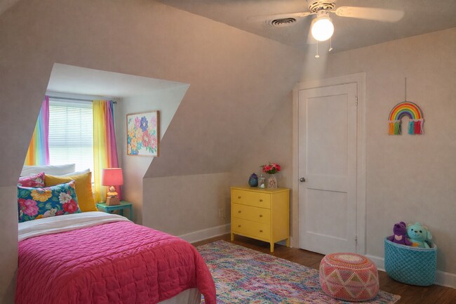 Building Photo - 424 E Maxwell St