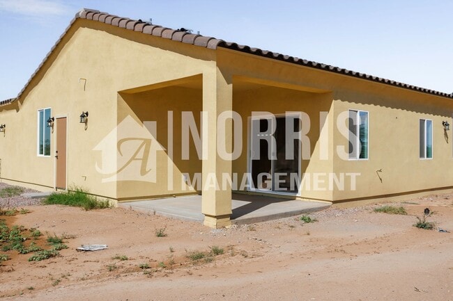 Building Photo - Beautiful Brand New Home with Block Wall