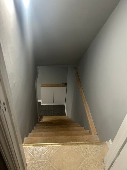 Building Photo - 1924 Guernsey Ave