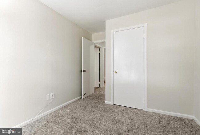 Building Photo - 7691 Northern Oaks Ct