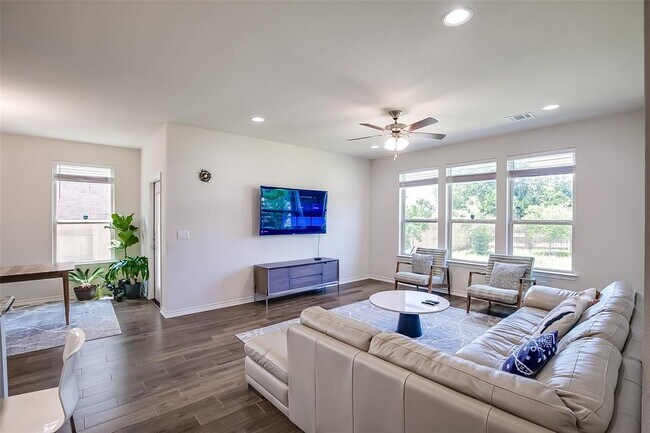 Building Photo - 9202 Spade Cir