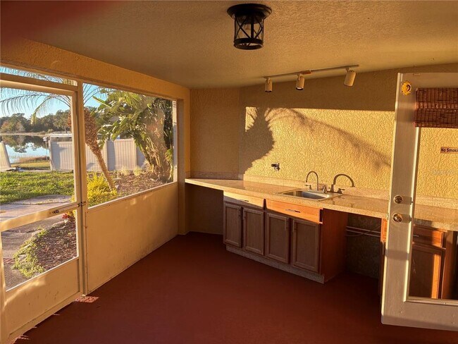 Building Photo - 41515 Silver Dr