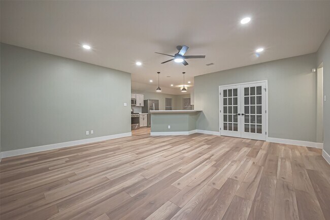 Building Photo - 2 Garden Lodge Pl