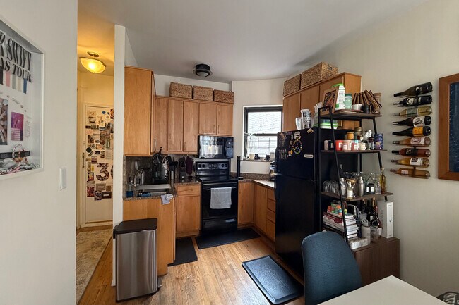 Building Photo - 160 E 91st St