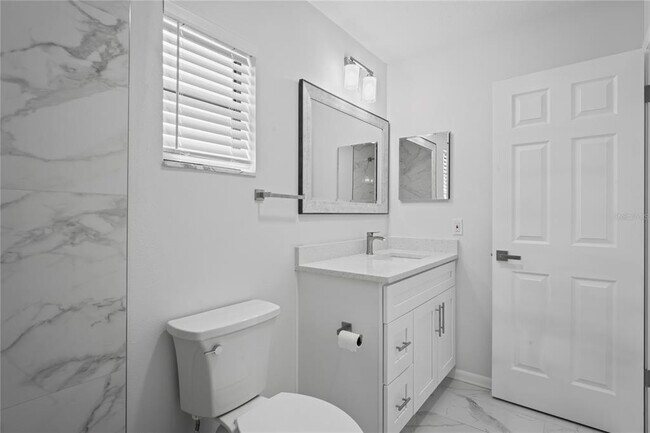 Building Photo - 8312 Roxboro Dr