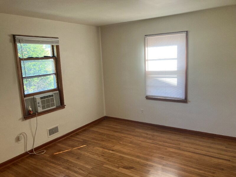 Building Photo - 2628 Lindsay Ave