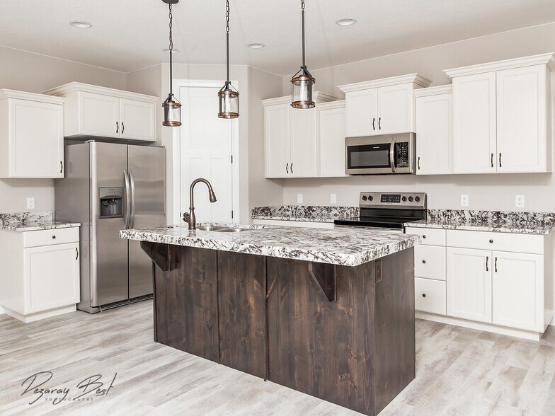 Building Photo - 325 N Red Stone Rd