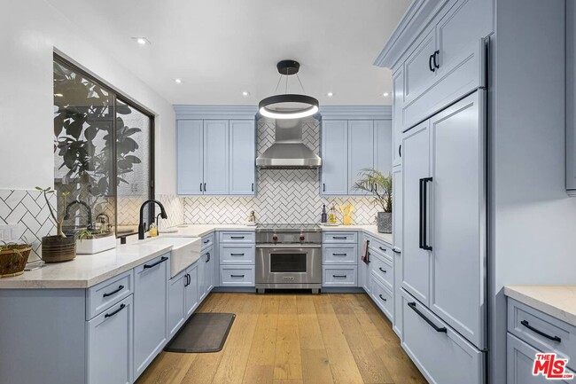 Building Photo - 2237 Century Hill